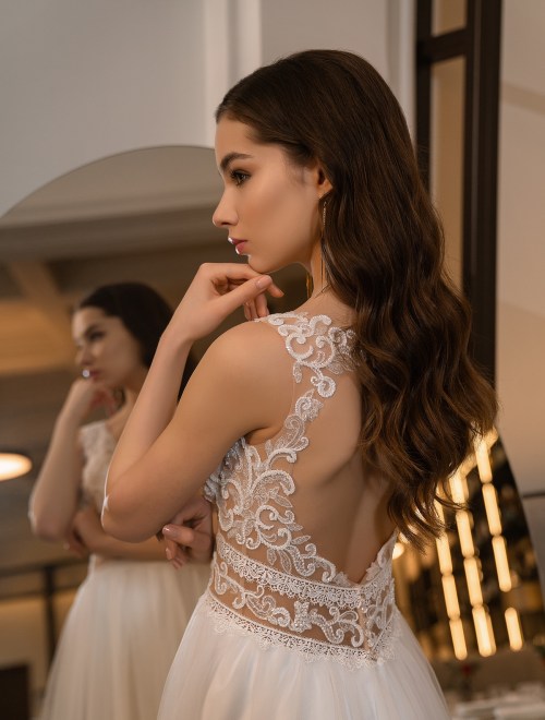 https://elisebride.ro/images/stories/virtuemart/product/26 Gianina       (3).jpg